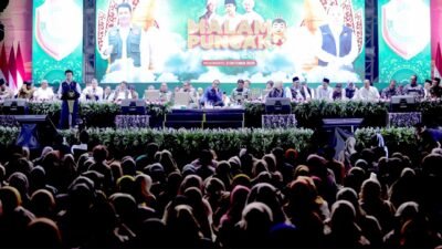 Suasana malam puncak peringatan Bulan Pengurangan Risiko Bencana, yang digelar di Lapangan Trowulan, Mojokerto, Jawa Timur, pada Kamis (2/10).