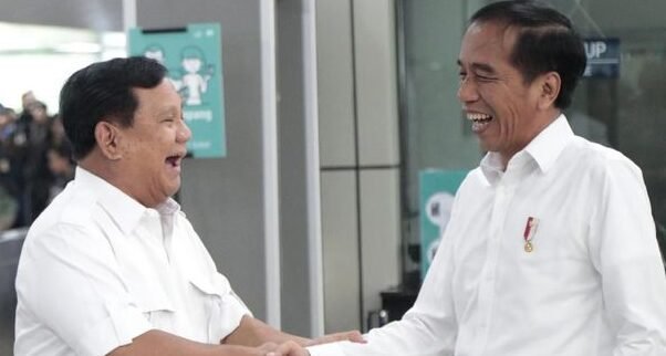 "Pertemuan intensif selama dua jam antara Prabowo Subianto dan Joko Widodo di Kertanegara menjadi pembuka dari rangkaian rapat konsolidasi dengan tokoh bangsa lainnya pada Sabtu (4/10/2025)."