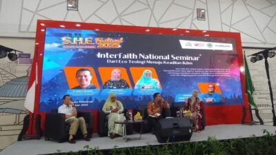 "Mengupas pendekatan eco teologi sebagai solusi krisis iklim, menyoroti peran spiritualitas dan komunitas beragama dalam mengatasi kerusakan lingkungan dan bencana hidrometeorologi."