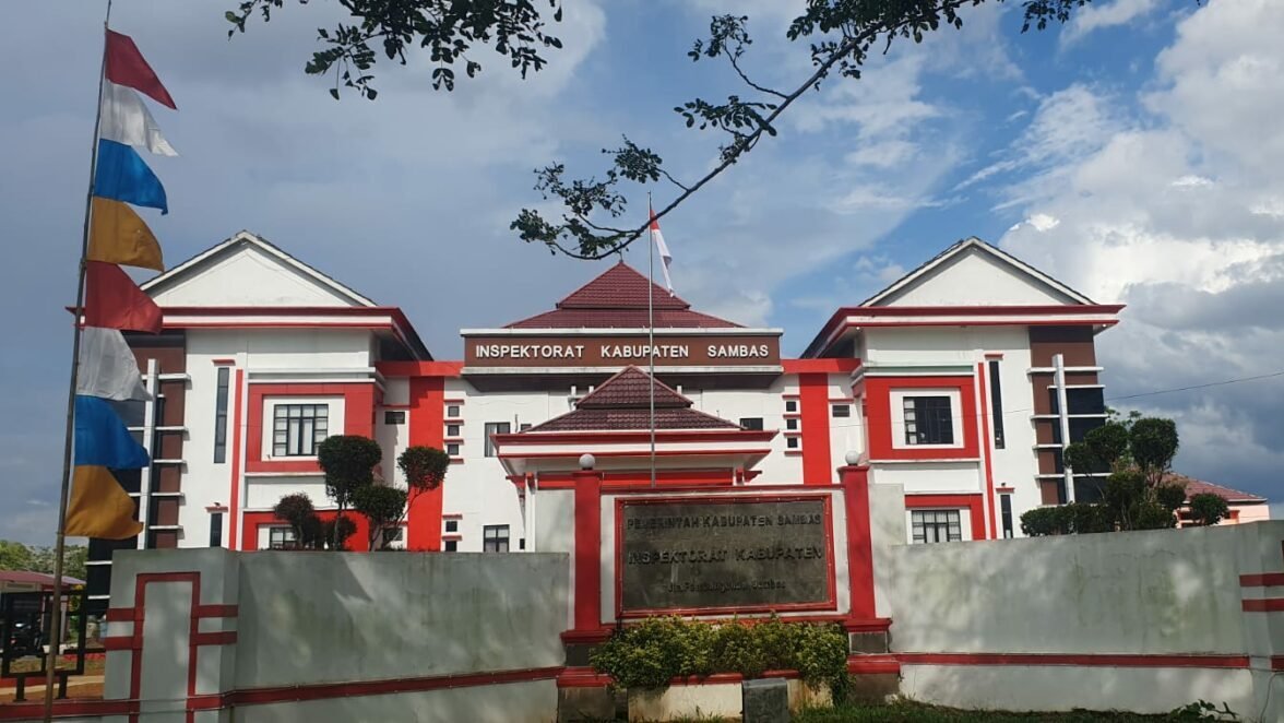 Gedung Inspektorat Kabupaten Sambas, lembaga pengawas internal pemerintah daerah yang berperan dalam memastikan akuntabilitas pengelolaan keuangan, termasuk dana desa.