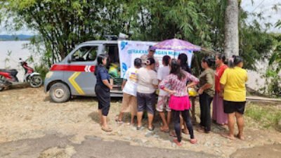Polres Sanggau bekerja sama dengan Bulog menggelar Gerakan Pangan Murah di Dusun Liku.