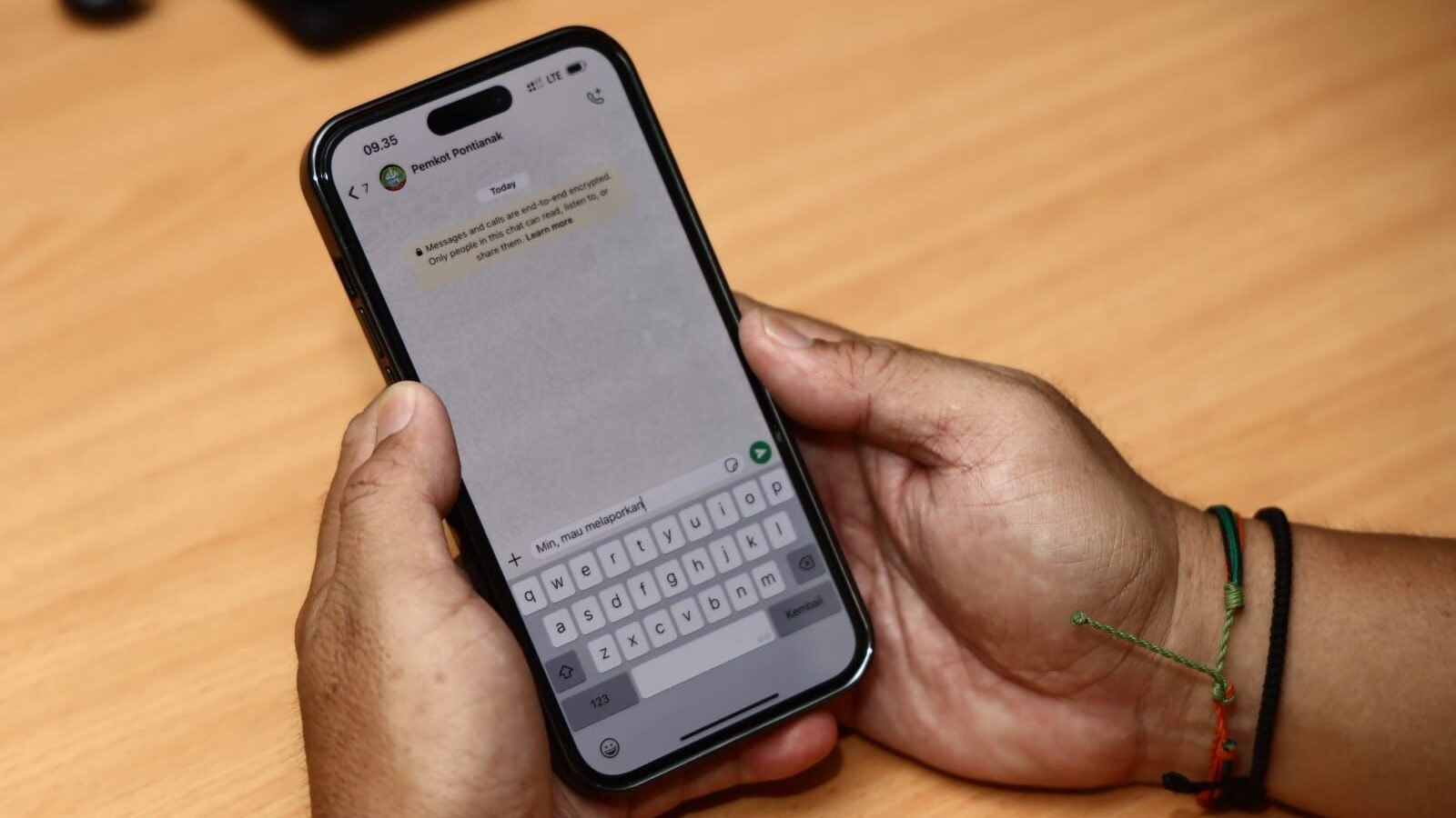 Ilustrasi - Wakil Wali Kota Pontianak Bahasan imbau warga waspada peretasan WhatsApp modus APK usai nomornya diretas. Pelaku minta pinjam uang, Bahasan minta warga tidak percaya.