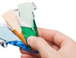 Bahaya Tersembunyi Permen Karet: Studi Ungkap Ratusan Mikroplastik Masuk ke Tubuh Setiap Kali Mengunyah