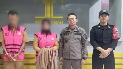 Tersangka kasus korupsi dana desa saat menjalani proses hukum.