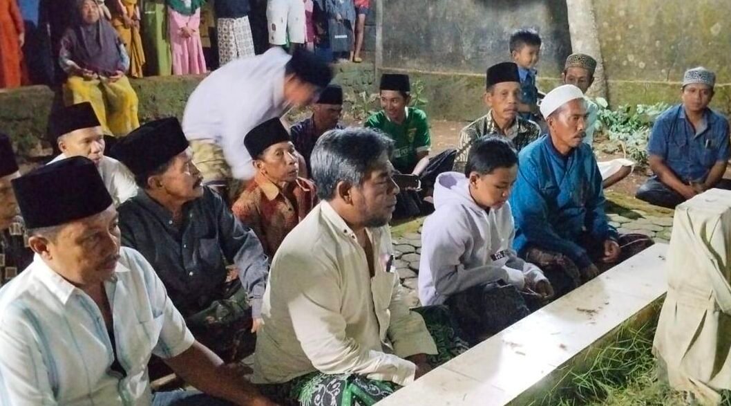 "Ayah Alfatih (14) menceritakan tipisnya harapan setelah putranya hilang selama tiga hari di reruntuhan Ponpes Al Khoziny. Sebuah keajaiban terjadi saat Alfatih ditemukan selamat setelah 70 jam."