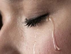 Sakit Kok Jadi Baper? Ternyata Ini Penyebab Kita Mudah Menangis