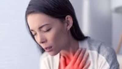 "Sesak napas akibat batuk bisa sangat mengganggu. Pelajari tiga langkah efektif dan sederhana yang bisa Anda lakukan segera untuk meredakan gejala dan mendapatkan pernapasan yang lebih lega."