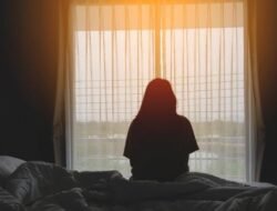 Bukan Cuma Kesepian: 3 Hal Buruk yang Terjadi Saat Kita Malas Bergaul