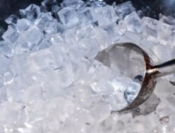 Kecanduan Mengunyah Es Batu? Waspada, Itu Gejala Anemia, Bukan Penyebabnya!