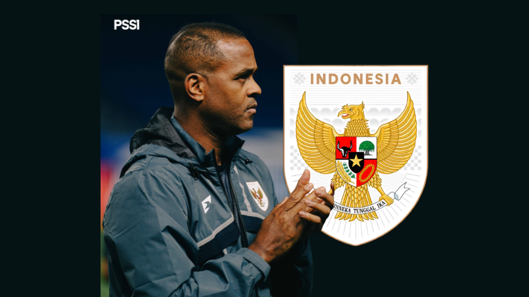 Pelatih Timnas Indonesia, Patrick Kluivert, memberikan arahan kepada pemain dari pinggir lapangan. (Dok. PSSI)