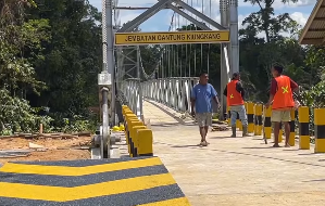 Proyek rekonstruksi Jembatan Gantung Kiungkang di Desa Nanga Kiungkang. (Dok. Ist)