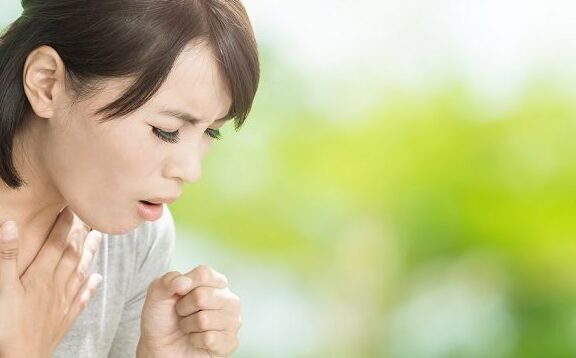 "Mengapa batuk-batuk padahal tidak merasa sakit? Cari tahu penyebabnya, termasuk pengaruh kelelahan, alergi, dan asam lambung, serta cara mengatasinya."