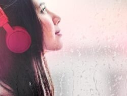 5 Playlist Manis untuk Menemani Hujan: Dari Fokus Kerja Hingga Melamun Syahdu