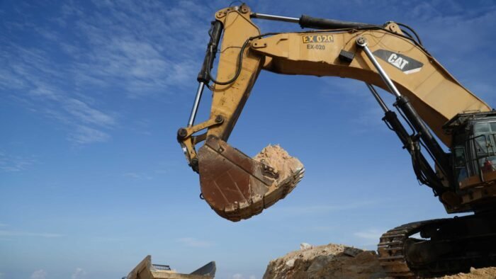 Aktivitas penambangan PT Merdeka Gold Resources Tbk. (Dok. Merdeka Copper Gold)