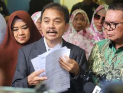 Roy Suryo Cs Geruduk Kemendikdasmen Tuntut Cabut SK Penyetaraan Ijazah Gibran, Singgung Pemakzulan