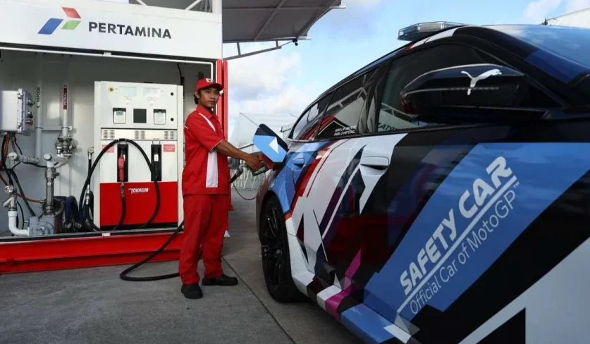 "Pemandu Safety Car MotoGP dari Dorna Sports memuji kualitas Pertamax Turbo. Bahan bakar produksi Pertamina ini dinilai krusial untuk performa mesin hybrid BMW M5 bertenaga 717 hp."