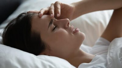 Tiga Hal yang Bisa Kamu Lakukan Ketika Sulit Tidur karena Sakit