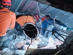 Tim SAR Berjuang Mengejar Golden Time Demi Selamatkan Santri yang Tertimbun Musala Ambruk di Sidoarjo