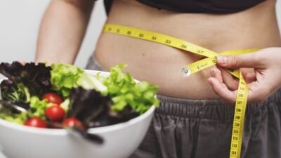 "Ingin menambah berat badan secara sehat? Simak 3 strategi kunci yang efektif, mulai dari mengatur kalori bernutrisi hingga jenis olahraga yang tepat."