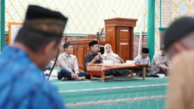 Wakil Wali Kota Pontianak Bahasan saat menyampaikan sosialisasi Sertifikasi Tanah Wakaf Rumah Ibadah dan Literasi Keuangan di Masjid As Salam Kelurahan Kota Baru Kecamatan Pontianak Selatan.