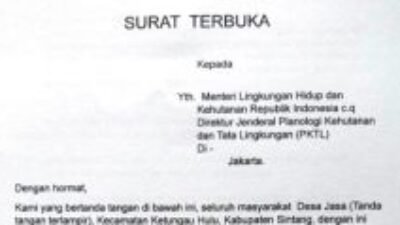 "Ratusan warga Desa Jasa, Sintang, protes Menteri LHK karena pematokan HPT tumpang tindih dengan kebun milik 254 KK. Mereka menuntut pembatalan penetapan."