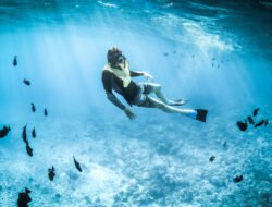 Bukan Cuma Berjemur! Ini 5 Aktivitas Seru yang Wajib Kamu Coba Saat Liburan ke Laut