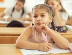 Bukan Sekadar Bakat, Ini 6 Kebiasaan Anak yang Sering Dapat Nilai Tinggi di Sekolah