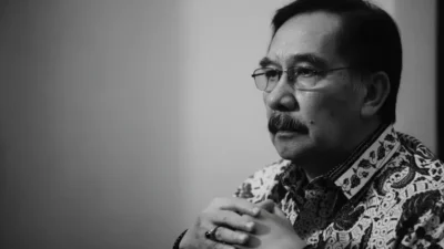 "Mantan Ketua KPK Antasari Azhar meninggal dunia di usia 72 tahun. Menantu ungkap pesan terakhir almarhum adalah ingin meninggal di rumah."