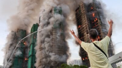 Korban Tewas Kebakaran Apartemen Hong Kong Capai 44, Ratusan Orang Masih Dicari