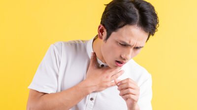 "Flu sudah selesai tapi batuk tak kunjung sembuh? Ini 5 alasan umum mengapa batuk bisa bertahan lama, dari peradangan pasca-infeksi hingga GERD."