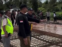 Tinjau Proyek Gotong Royong, Bupati Ketapang Soroti Kinerja CMI dan WHW di Segmen 3 Pelang-Kepuluk