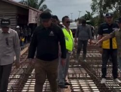 Target Kejar Tayang Nataru, Bupati Ketapang Tinjau Pengecoran Titik BGA di Ruas Pelang-Kepuluk