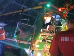 Rem Blong di Turunan Semboja Sanggau, Bus Valenty Tabrak Kendaraan Lain, 12 Orang Luka-Luka