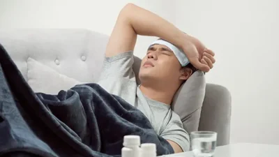 "Stop menggigil karena demam? 4 trik jitu ini, dari istirahat hingga kompres hangat, akan membantu demam cepat turun dan membuat Anda nyaman."