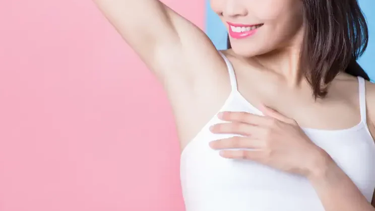 "Ingin ketiak sehat, cerah, dan wangi? Simak 5 tips evergreen cara merawat ketiak yang benar, mulai dari membersihkan, eksfoliasi, hingga memilih deodoran."