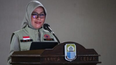 Deputi Bidang Logistik dan Peralatan BNPB, Andi Eviana, memberikan arahan dalam Sosialisasi Dana Bersama dan Penanaman Vegetasi di Kantor Bupati Lebak, Rangkasbitung, Kabupaten Lebak, Provinsi Banten, Rabu (19/11).