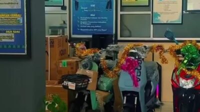 "PDAM Tirta Khatulistiwa menyerahkan hadiah Gebyar Apresiasi Pelanggan (6/11/2025) dalam rangka HUT ke-254 Pontianak. Acara dibuka oleh Plt Direktur Utama."