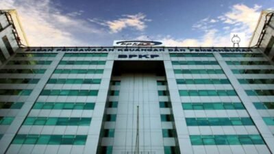 Gedung Kantor Pusat Badan Pengawasan Keuangan dan Pembangunan (BPKP) di Jakarta. BPKP memberikan klarifikasi terkait posisi mereka dalam kasus dugaan korupsi di PT ASDP, Jumat (28/11/2025).