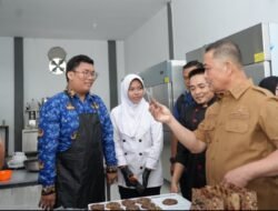 Pastikan Gizi Siswa Terpenuhi, Gubernur Ria Norsan Inspeksi Dapur MBG di Ketapang