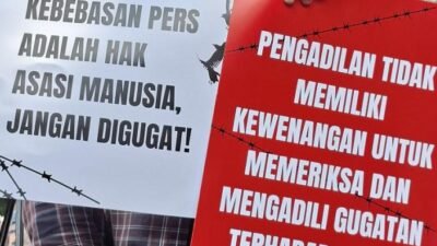 "AJI dan koalisi sipil gelar aksi dukung Tempo yang digugat Mentan Amran Sulaiman Rp200 M. Gugatan dinilai sebagai upaya pembungkaman pers."