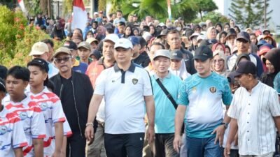 "Bupati Ketapang Alexander Wilyo hadiri Harlah ke-20 Ponpes Mamba’ul Khairat. Ia berharap pesantren melahirkan generasi unggul dan berdaya saing."