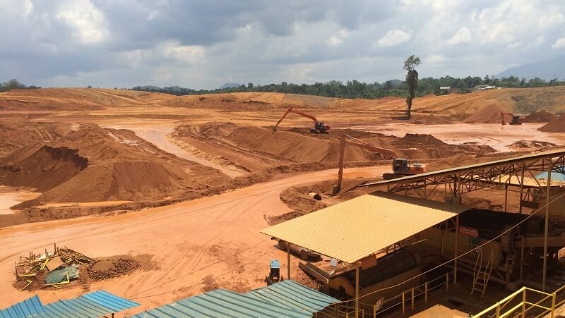 Ilustrasi tambang bauksit. Ekonomi Kalbar triwulan III-2025 tumbuh 5,31 persen, lampaui nasional. BPS sebut sektor tambang (bauksit dan pasir silika) jadi penopang utama dengan lonjakan 33,96%. (Dok. ESDM)