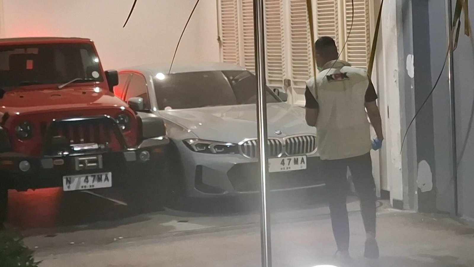 KPK Sita Mobil Rubicon dan BMW dari Rumah Dirut RSUD Ponorogo di Madiun. (Dok. Ist)
