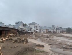 Ketika Air Menggenang, Nurani Kita Terbangun: Hikmah Banjir Sumatra dan Amanah Menjaga Tanah untuk Anak Cucu