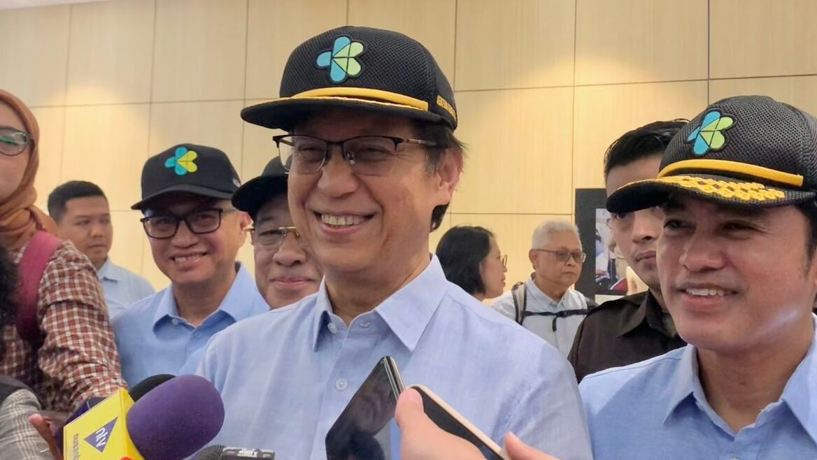 "Menkes Budi Gunadi Sadikin menyoroti banyaknya Gen Z alami gangguan mental. Ia berpesan agar tidak stres dan tidak berambisi di luar kemampuan."