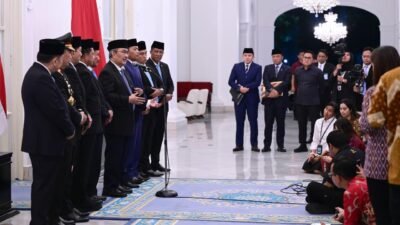 Ketua Komisi Percepatan Reformasi Polri, Jimly Asshiddiqie, saat memberikan keterangan pers usai dilantik Presiden Prabowo Subianto di Istana Merdeka, Jakarta, Jumat (7/11/2025). (Dok. Setneg)