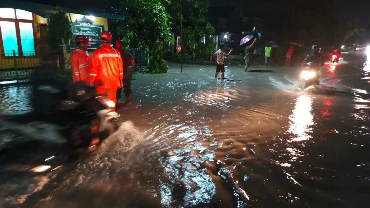 Kondisi banjir terjadi di Kabupaten Nganjuk pada Senin (10/11). (BPBD Kabupaten Nganjuk)