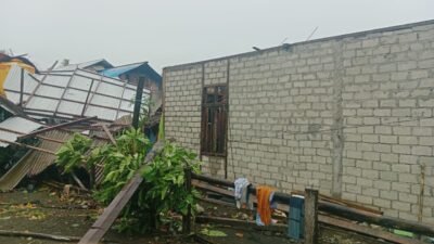 Kondisi rumah warga yang dilanda cuaca ekstrem di Kabupaten Pulau Morotai, Provinsi Maluku Utara, Jumat (7/11) sumber foto BPBD Kabupaten Pulau Morotai.