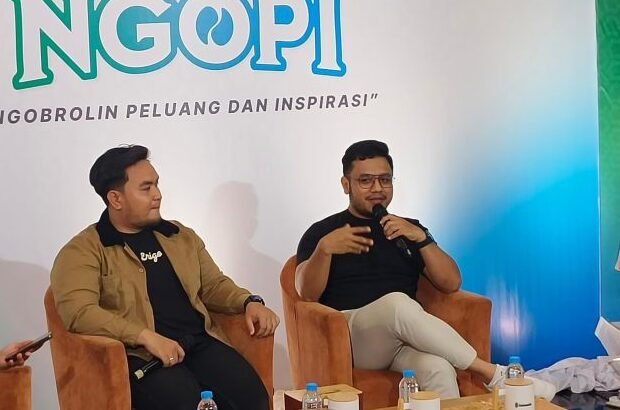 "Galih Wahyudi memaparkan kunci bertahan di industri hiburan adalah kemampuan adaptasi teknologi dan public speaking dalam talkshow Milad Bank Kalbar Syariah ke-20."