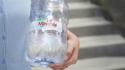 "Dalam RDP dengan Komisi VII DPR, Le Minerale mengklaim pencantuman kadar mineral di label menjadi bukti keaslian air pegunungan vulkanik mereka."